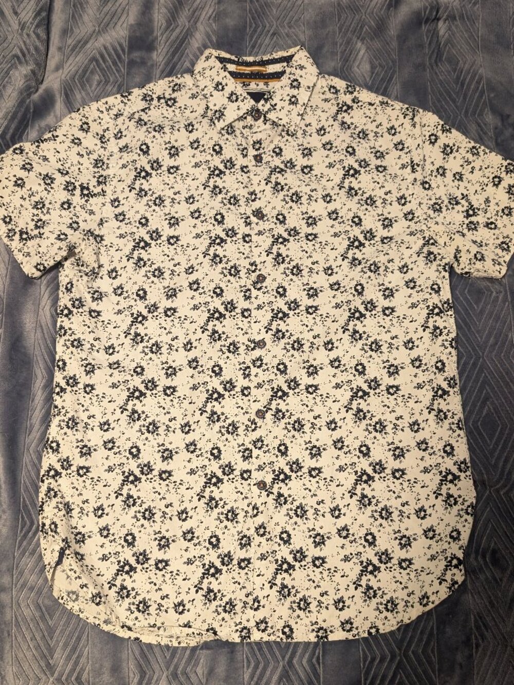 Denim & Flow men's Small black white floral pattern short-sleeve button-up shirt